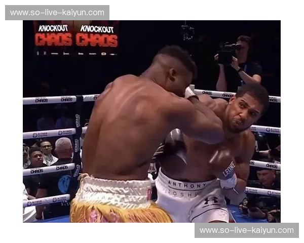 汗水、铁血与意志的巅峰：UFC凯恩VS众神，那段统治重量级的纯粹暴力美学